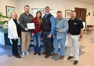 Image of Heidelberg Materials staff and Economic Development team members presenting the Pillar Award